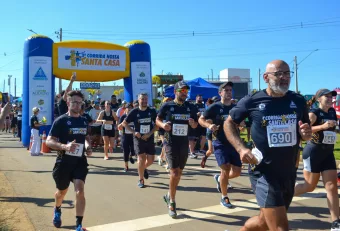 Corrida Nossa Santa Casa atrai cerca de 700 atletas em Poços