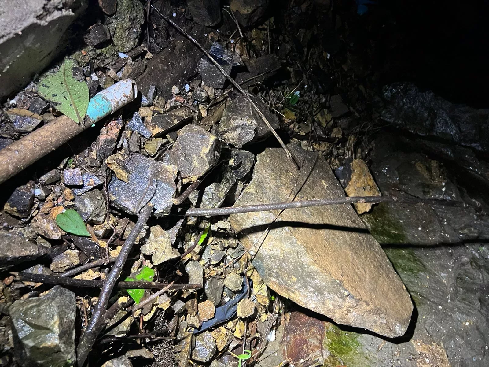 CÂMARA MUNICIPAL | Defesa Civil e Corpo de Bombeiros descartam risco após deslizamento de pedras