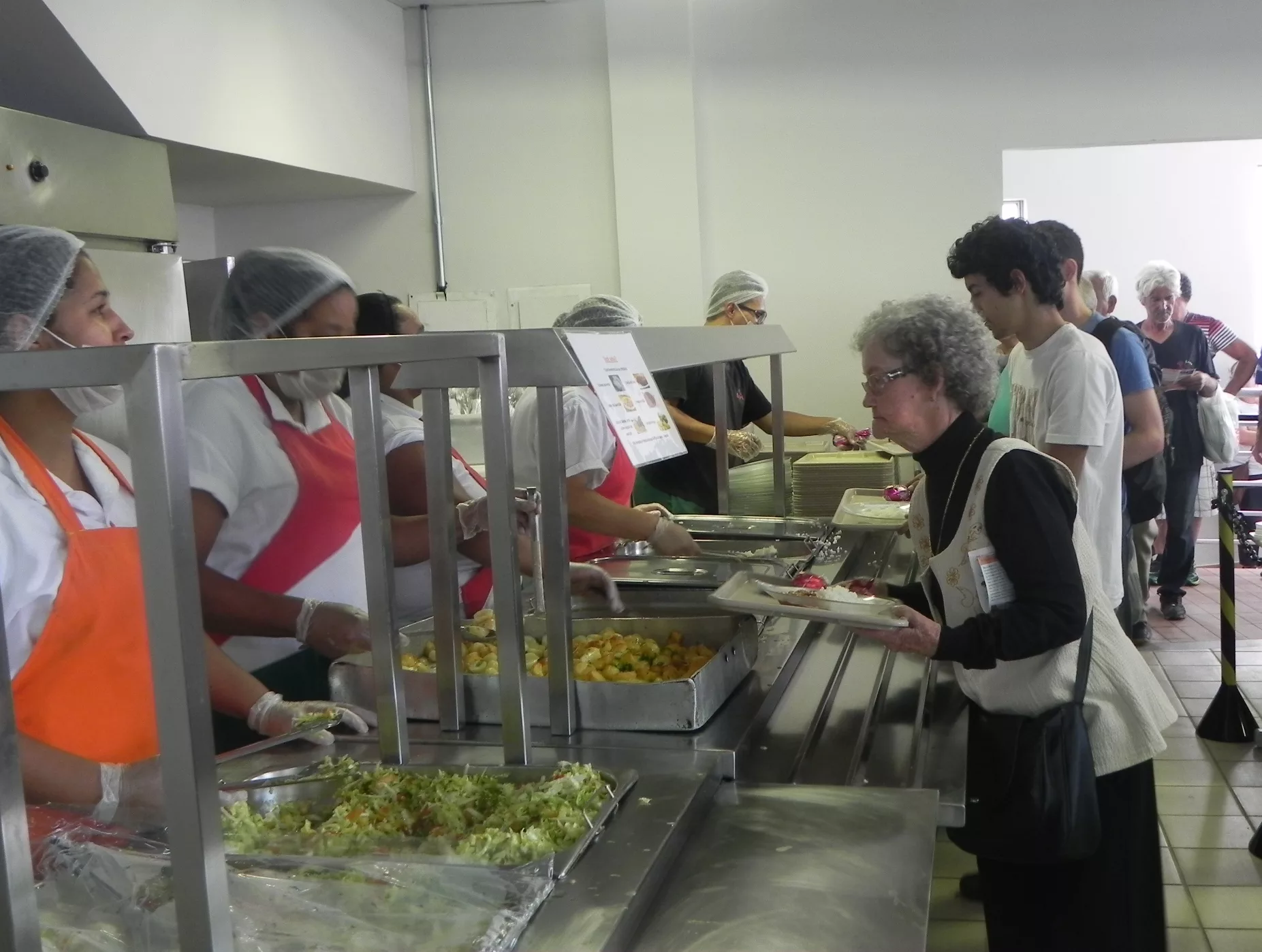 Restaurante Popular terá almoço especial de Natal nesta sexta-feira