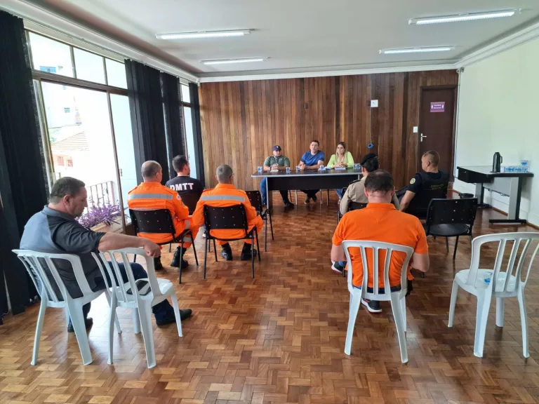 Reunião define a organização da celebração de ano novo em Poços