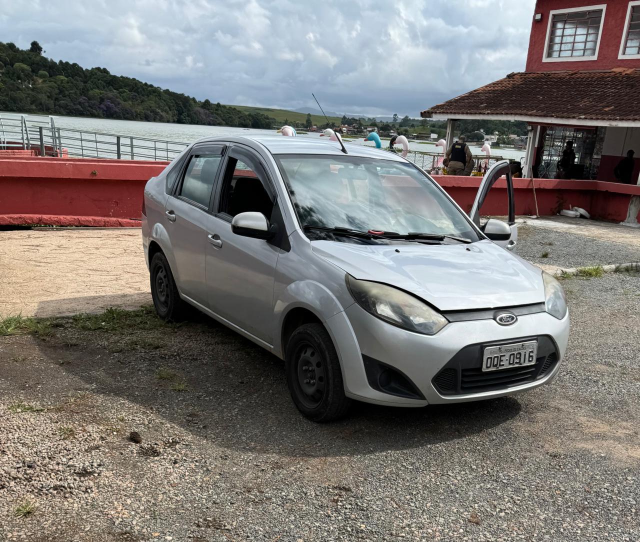 VÍDEO | Polícia Militar recupera carro roubado e prende autores