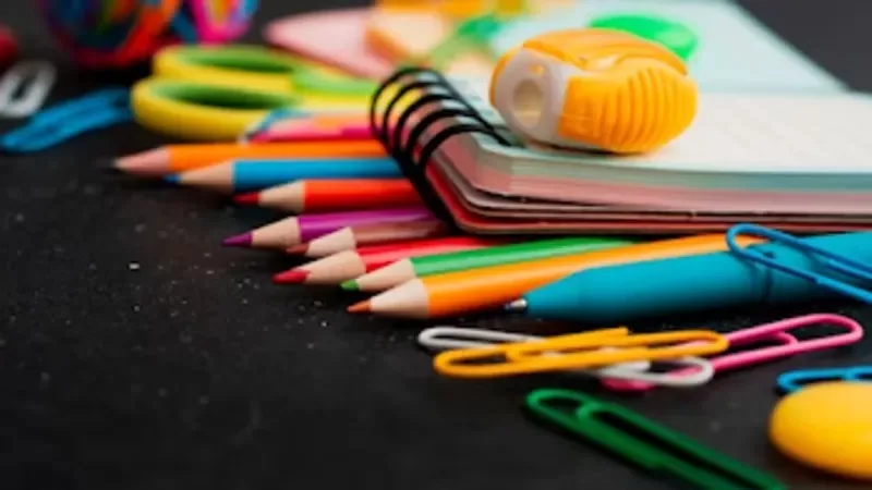 Prefeitura de Botelhos entrega vale de R$ 140 para compra de materiais escolares