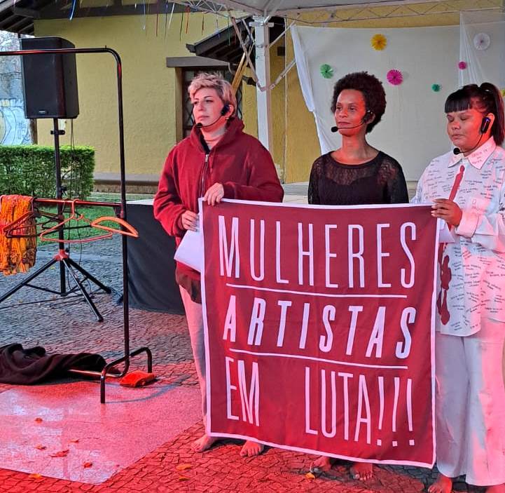 Festival tem início com intervenção que aborda a violência contra a mulher