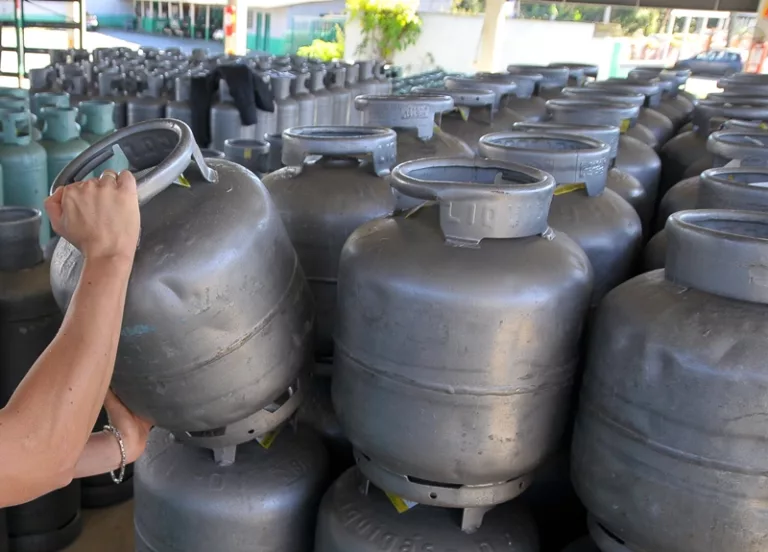 Preço do botijão de gás tem queda para entrega