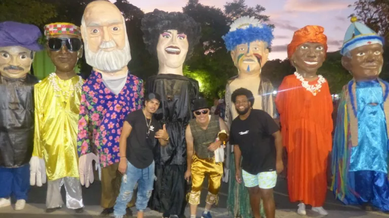 Charanga dos Artistas vai reunir 17 grupos e 8 bonecos gigantes no carnaval