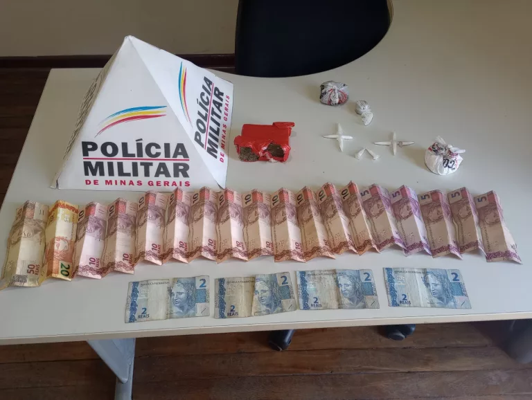 PM descobre drogas escondidas na carroceria de caminhão