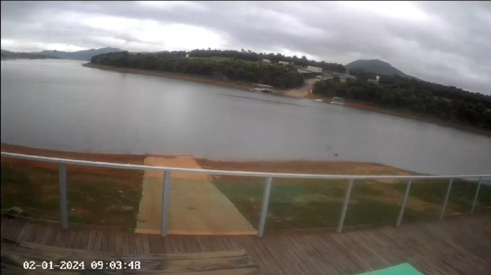 Helicóptero cai na represa de Furnas, em Capitólio