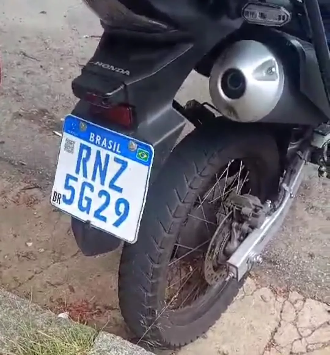 Vídeo mostra pneu ‘careca’ de moto da GCM durante blitz