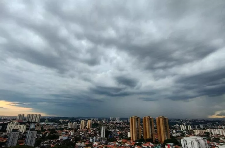 Calor, umidade alta e chuva no Sudeste nesta terça-feira