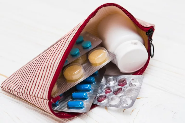 Vai viajar? Veja quais medicamentos levar e como armazenar