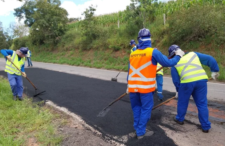 Rodovias na região de Poços continuam com manutenção de asfalto