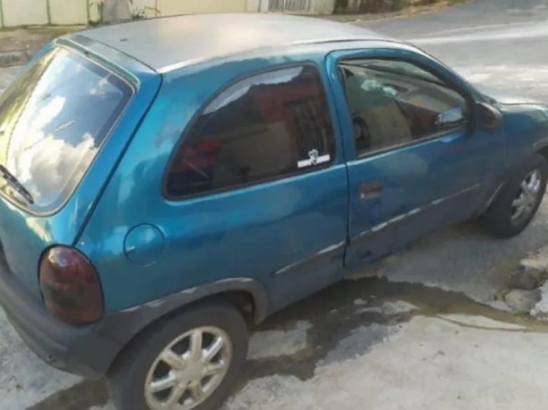 Cachorro avisa que casa estava sendo furtada e PM recupera carro