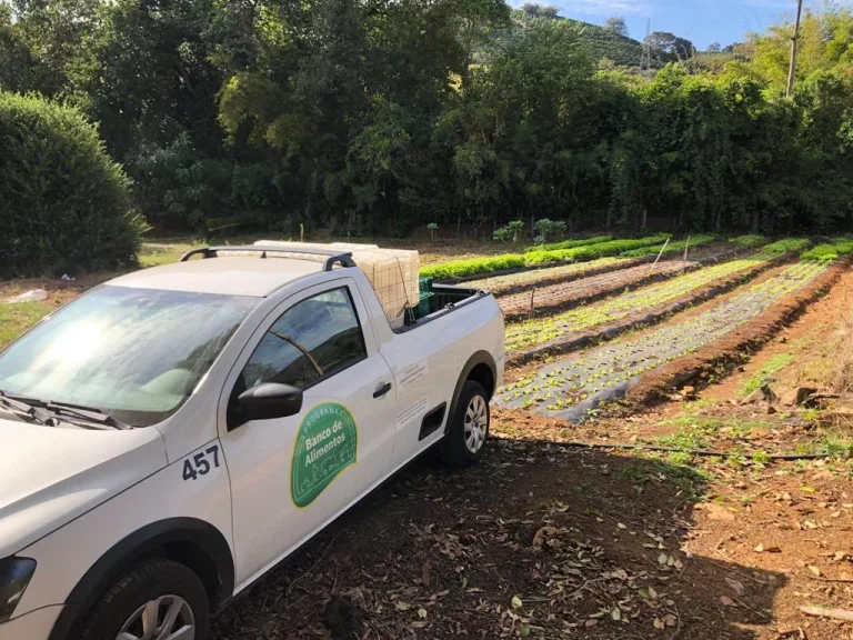 Mais de 60 agricultores familiares de Poços se cadastram no Programa Alimenta Brasil