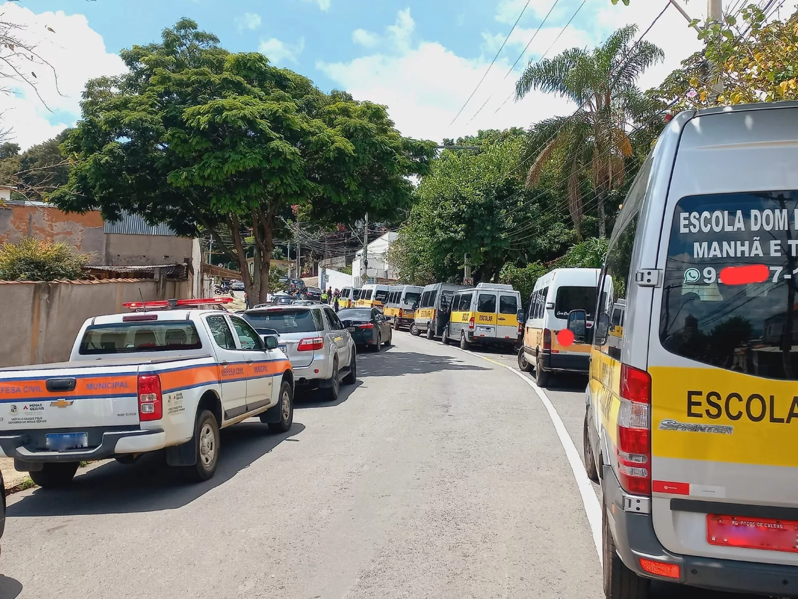 Demutran fiscaliza vans escolares de Poços