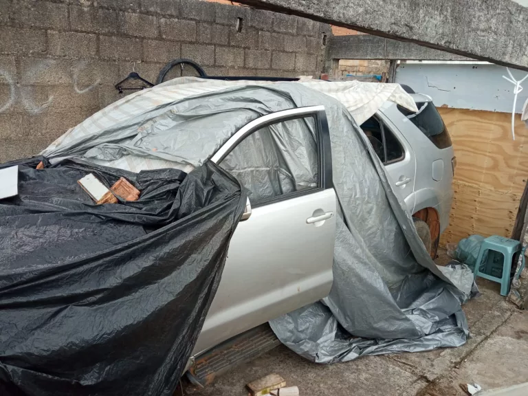 Camionete localizada em Poços foi usada em assalto a posto de combustíveis