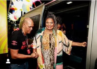 Ministra da Cultura veste quimono de produção poços-caldense