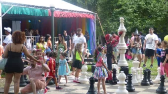 Pequenos foliões também podem brincar o carnaval em Poços