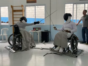 Poços inova no esporte paralímpico com introdução da esgrima