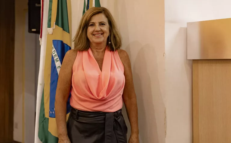 Luzia Martins - lei do atendimento preferencial