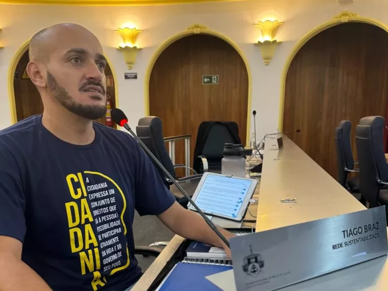 Lei do vereador Tiago Braz combate racismo nas escolas