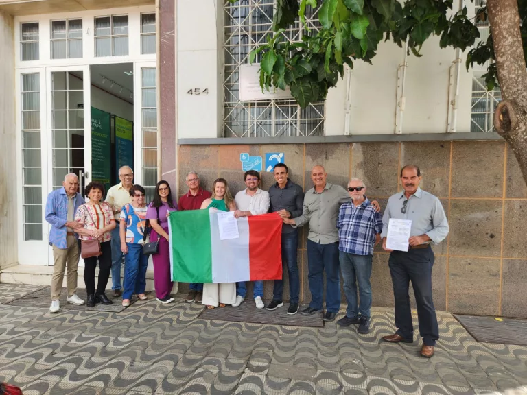 Flavinho homenageia Círculo Italiano