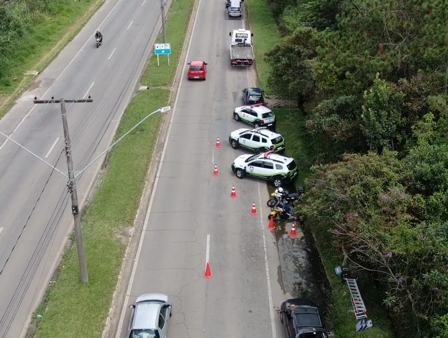 Dupla é presa com moto e celular comprados em ‘biqueira’