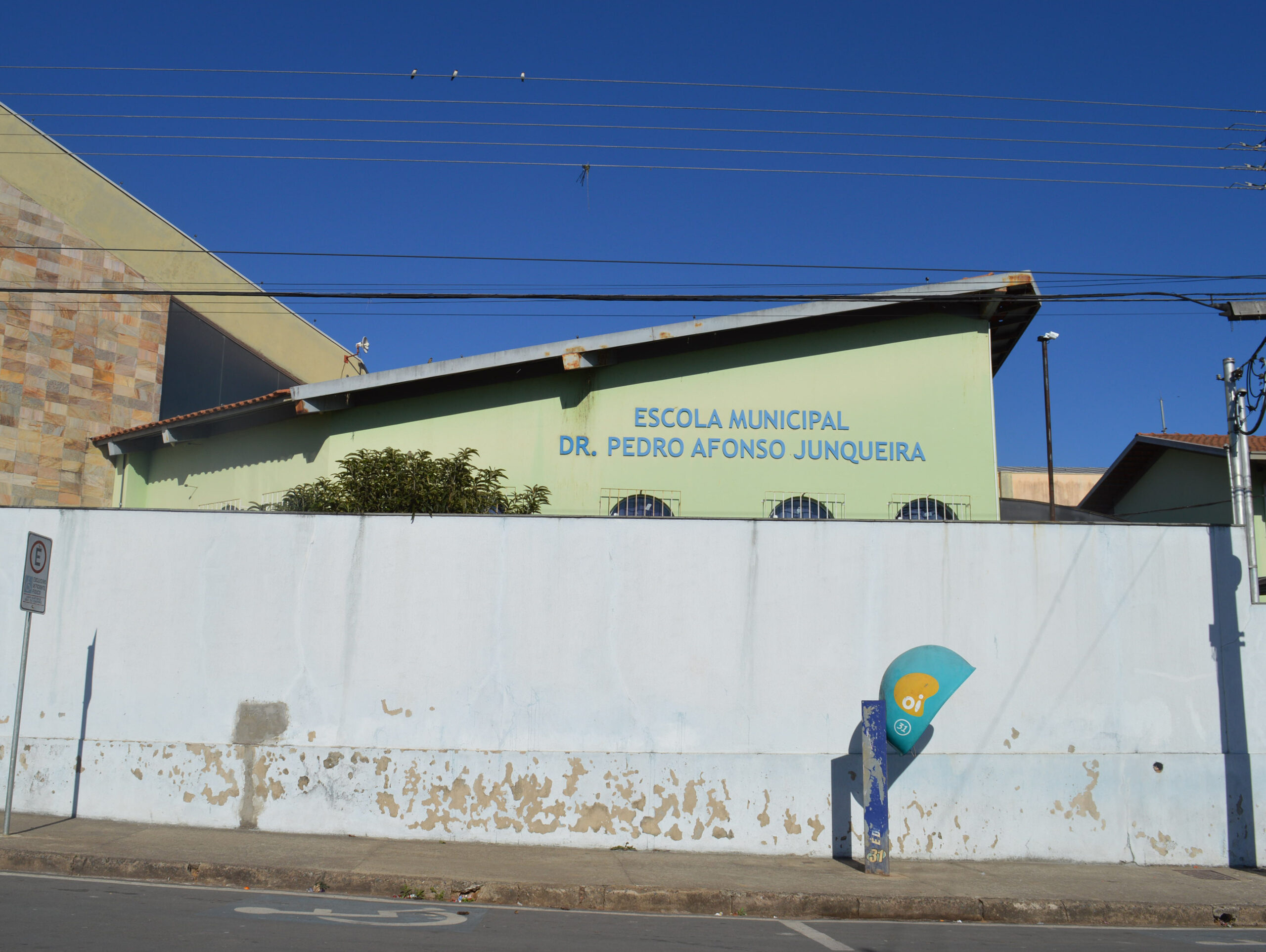 Escola é arrombada pela sexta vez este ano e mantimentos são furtados