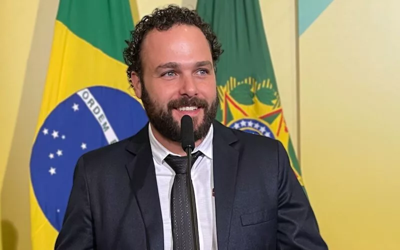 Ulisses Guimarães vai assumir mandato como deputado federal