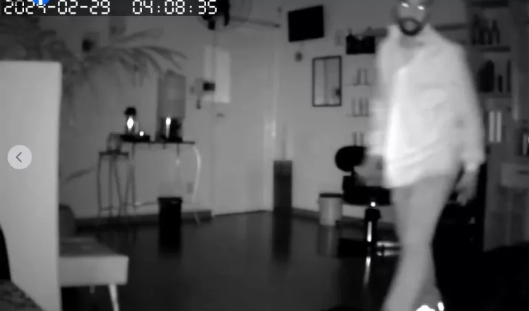 Criminoso come bolo durante furto em salão de beleza