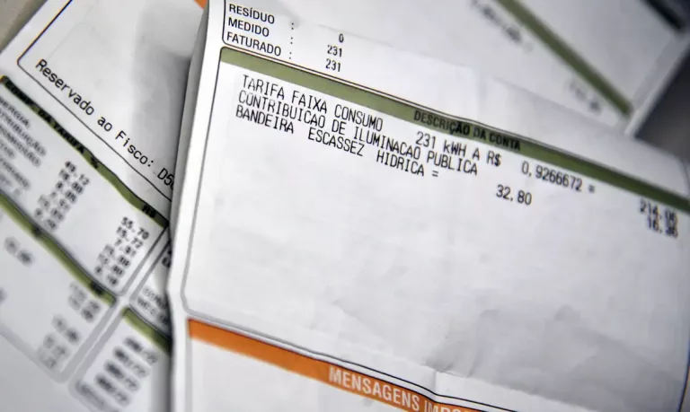 Bandeiras tarifárias nas contas de luz terão redução de até 37%