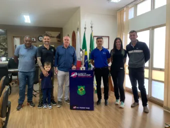 Poços recebe a visita da taça da Copa do Mundo de Cricket