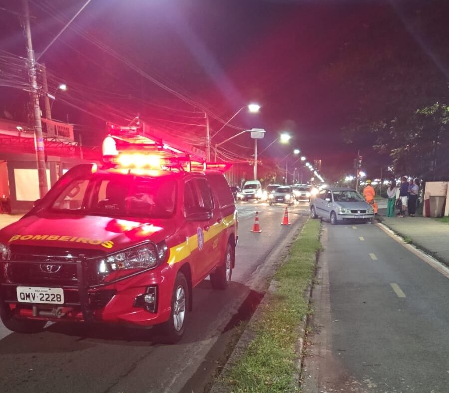 Acidente deixa ciclista ferida na avenida João Pinheiro