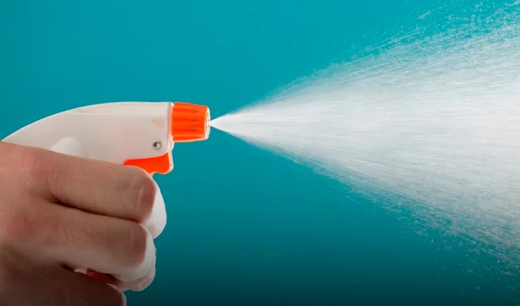 Anvisa volta a proibir venda de álcool líquido 70%