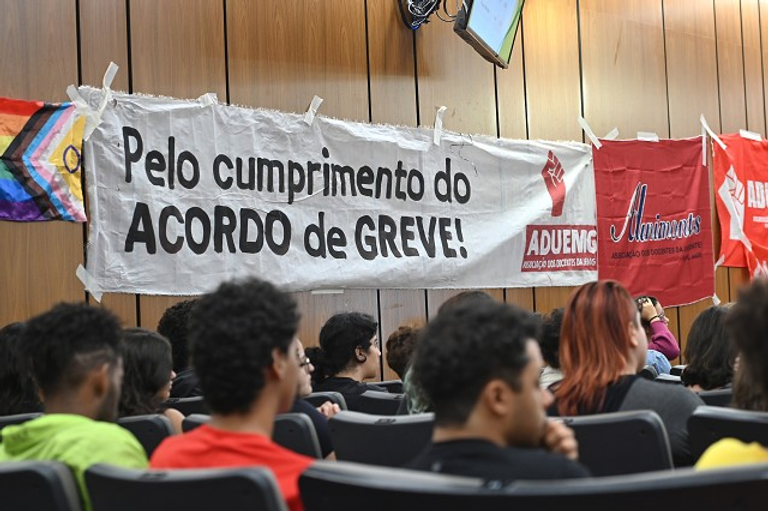 Uemg em Poços adere à greve geral por tempo indeterminado