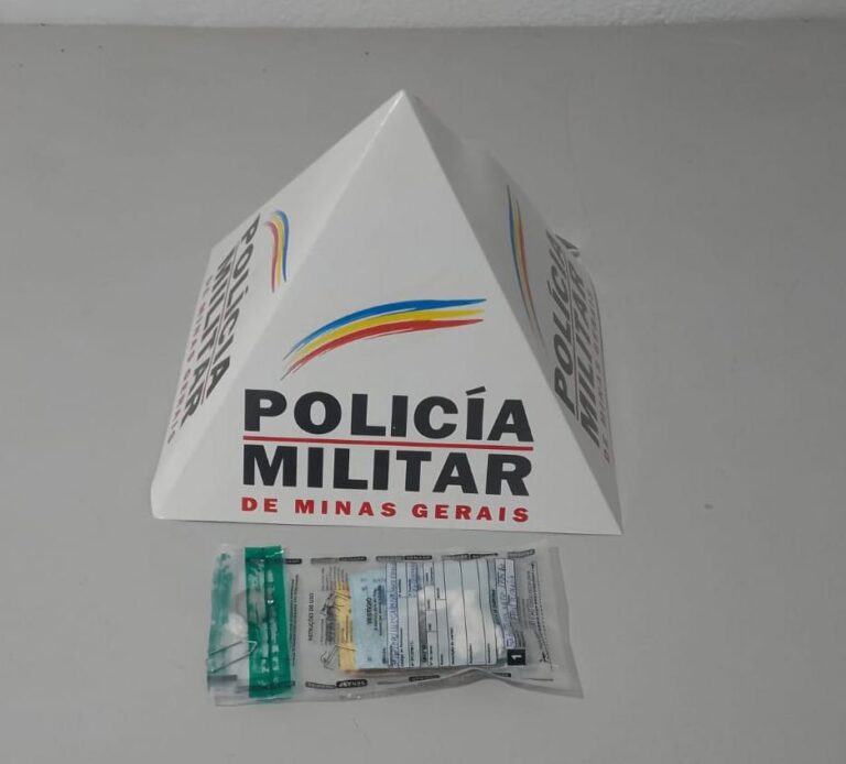 Menor é apreendido vendendo drogas no banheiro