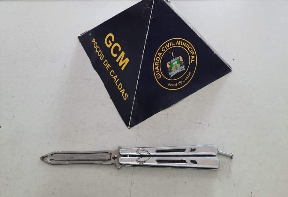 Escola aciona botão do pânico e menor é apreendido com canivete