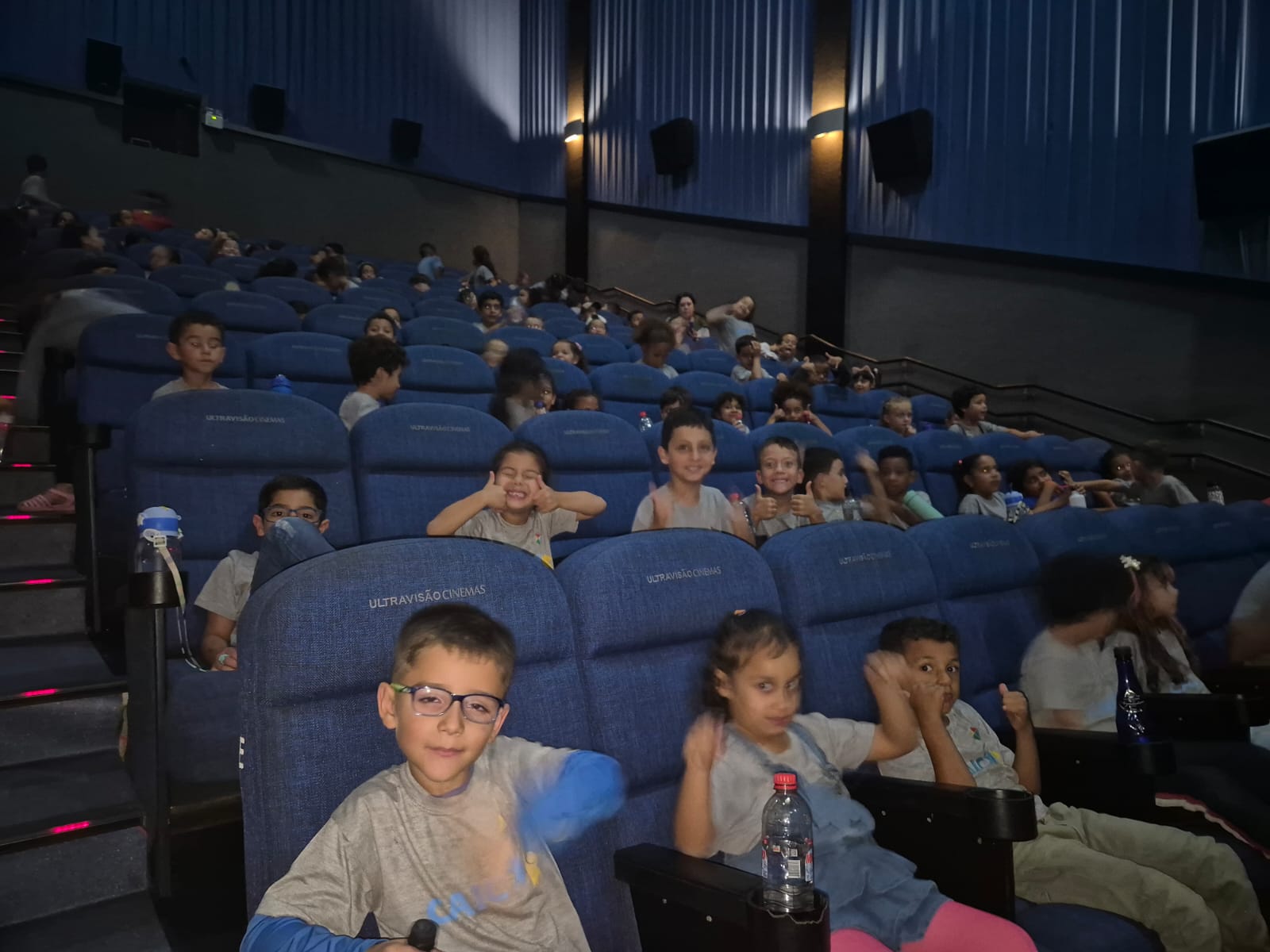 Alunos da Rede Municipal de Ensino vão ao cinema pela primeira vez
