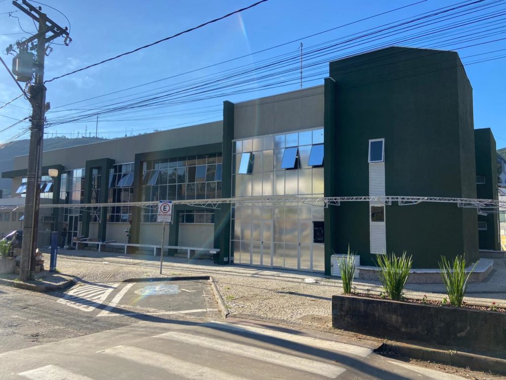 Operário é socorrido após queda em obra da Policlínica