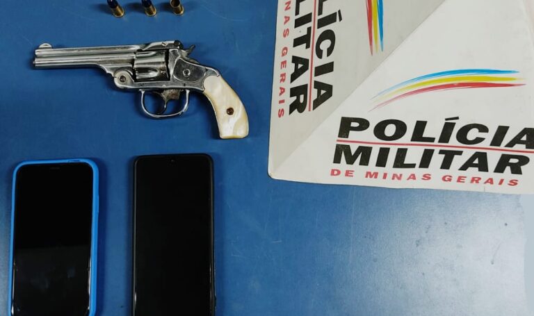 revólver no centro de poços