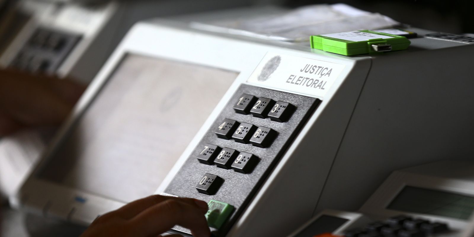 Testes em urnas eletrônicas confirmam que sistema de votação é seguro