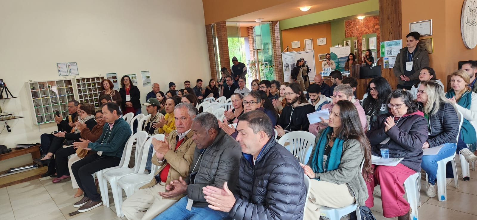 Seminário do Meio Ambiente se encerra com plantio de mudas