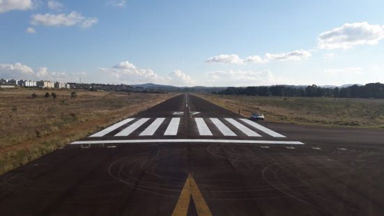 Aeroporto de Poços não tem plano de proteção aérea; prefeitura inicia regulamentação