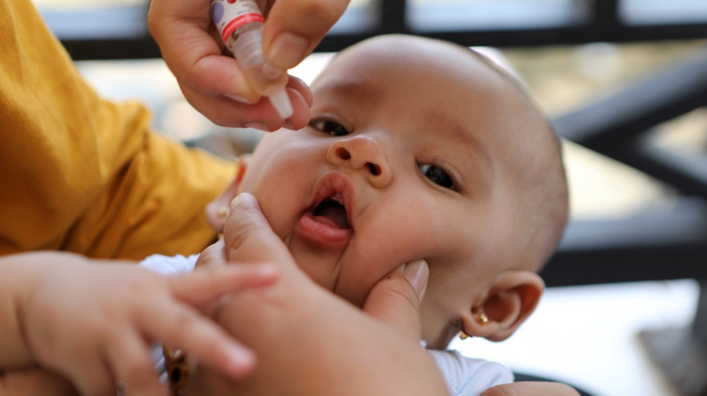 Vacinação contra pólio imuniza quase 600 crianças no Dia D em Poços