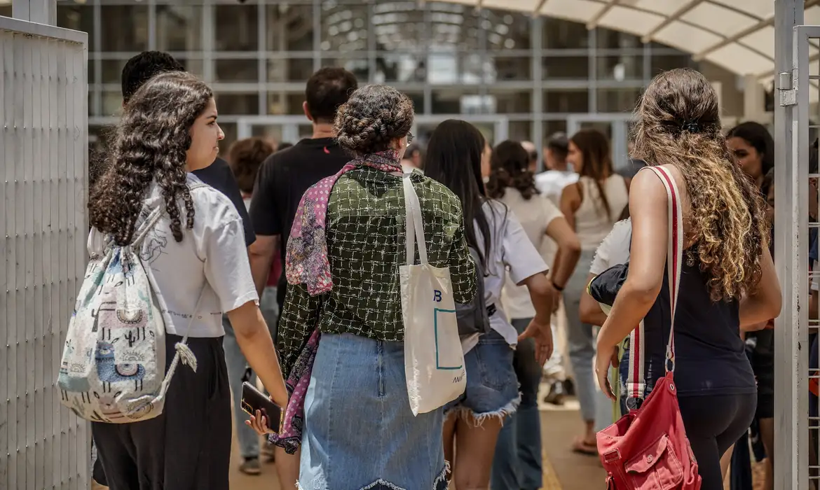 Quem se inscreveu no Enem tem até quarta-feira para pagar taxa