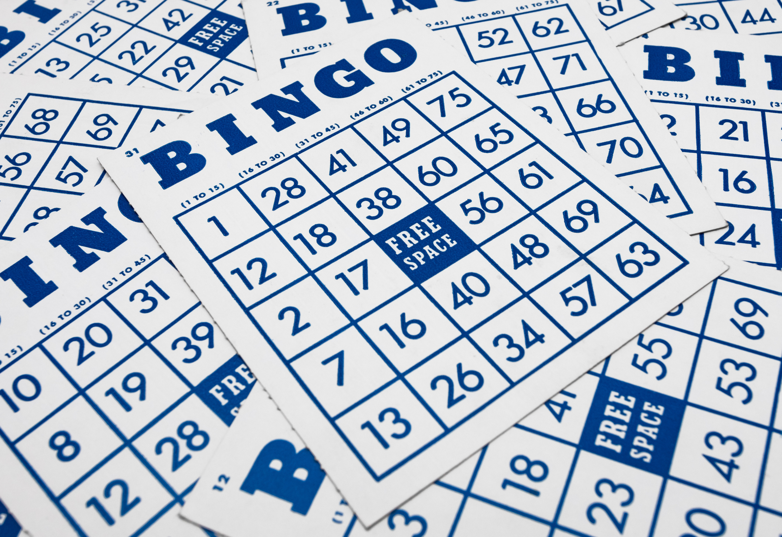 Bingo arrecada fundos para tratamento oncológico de enfermeira