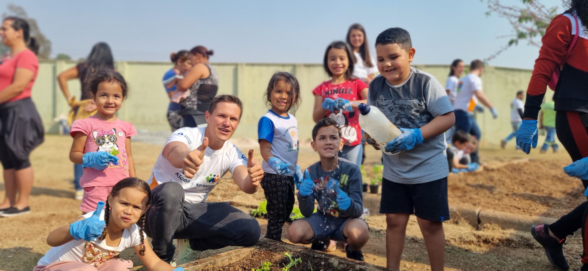 CEI Conceição Aparecida Miguel recebe ação voluntária da Alcoa Poços