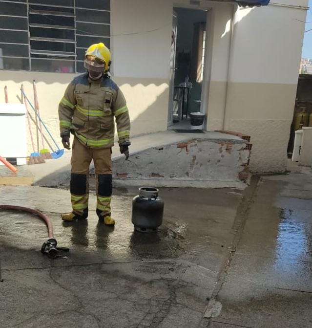 Bombeiros registram princípio de incêndio em escola