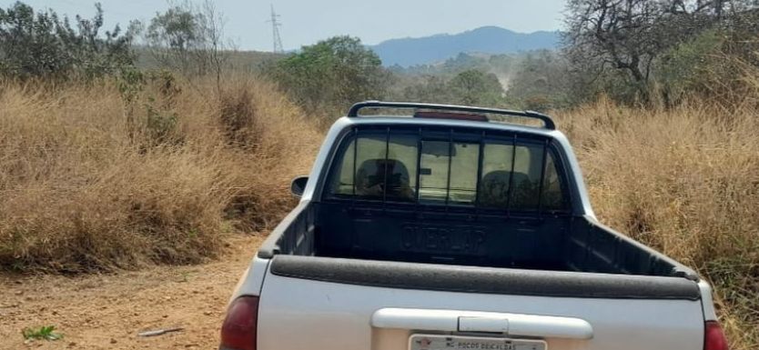 Veículo é recuperado sem rodas e bateria