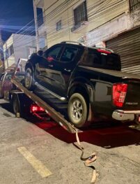 Homem é preso com camionete roubada
