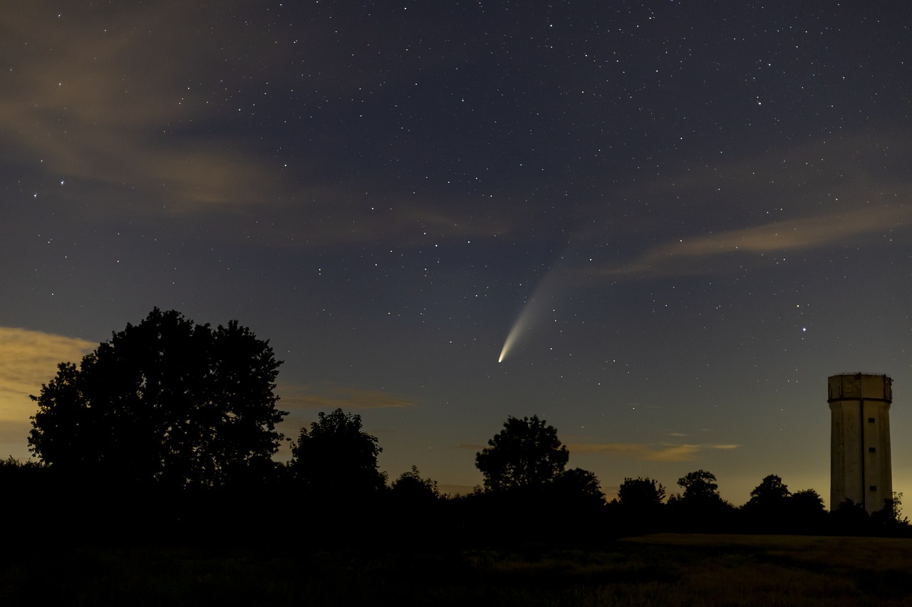 Visível a olho nu: "Cometa do século" surge no céu do Brasil nesta sexta-feira